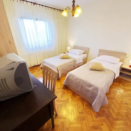 Zvonko Villa *